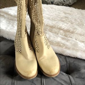 Slouchy Boutique 9 cream boots